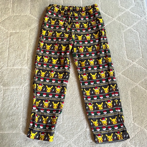 Hanna Andersson Pokémon Holiday PJ Set - Picture 9 of 16